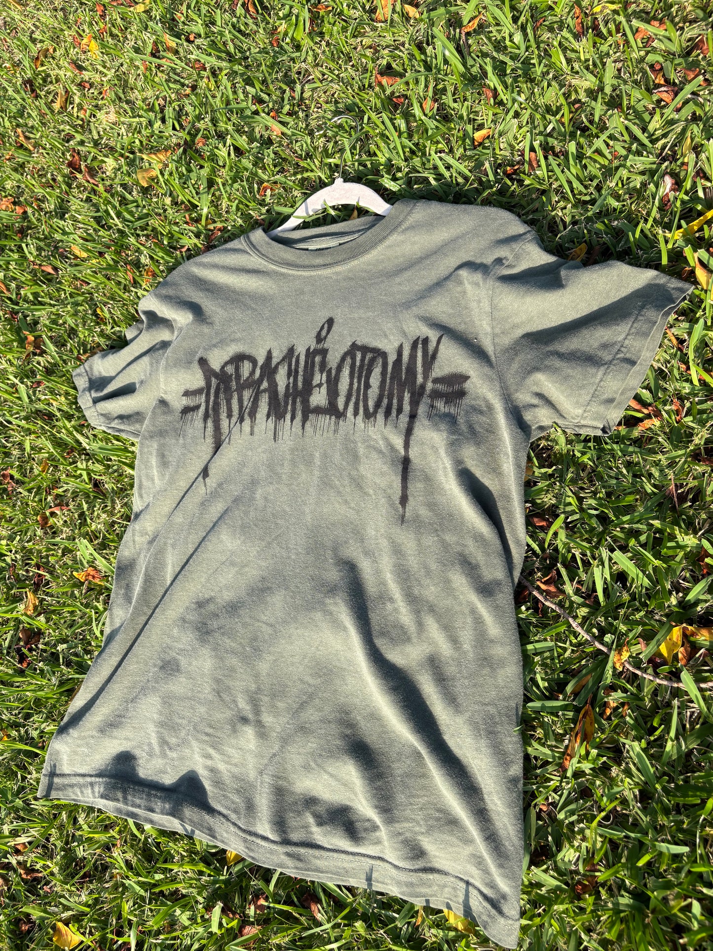 CAMO GREEN GRAFFITI TEE